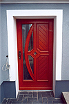 Haustür aus Merantiholz rot lasiert